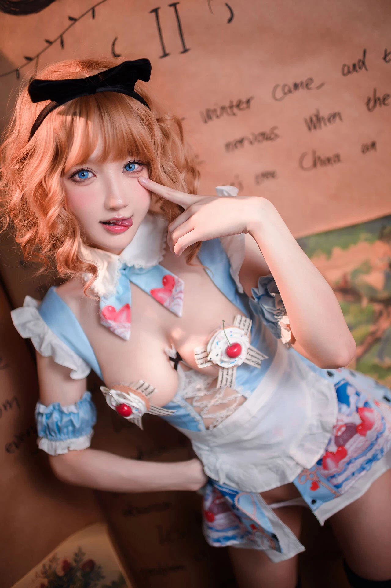 Gái xinh Abao cosplay cô hầu gái ngọt ngào, đáng yêu