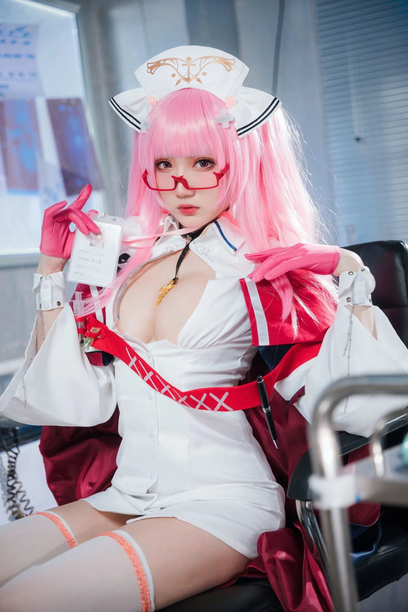 Choáng ngợp trước bộ ảnh cosplay Nurse Perseus xinh đẹp 