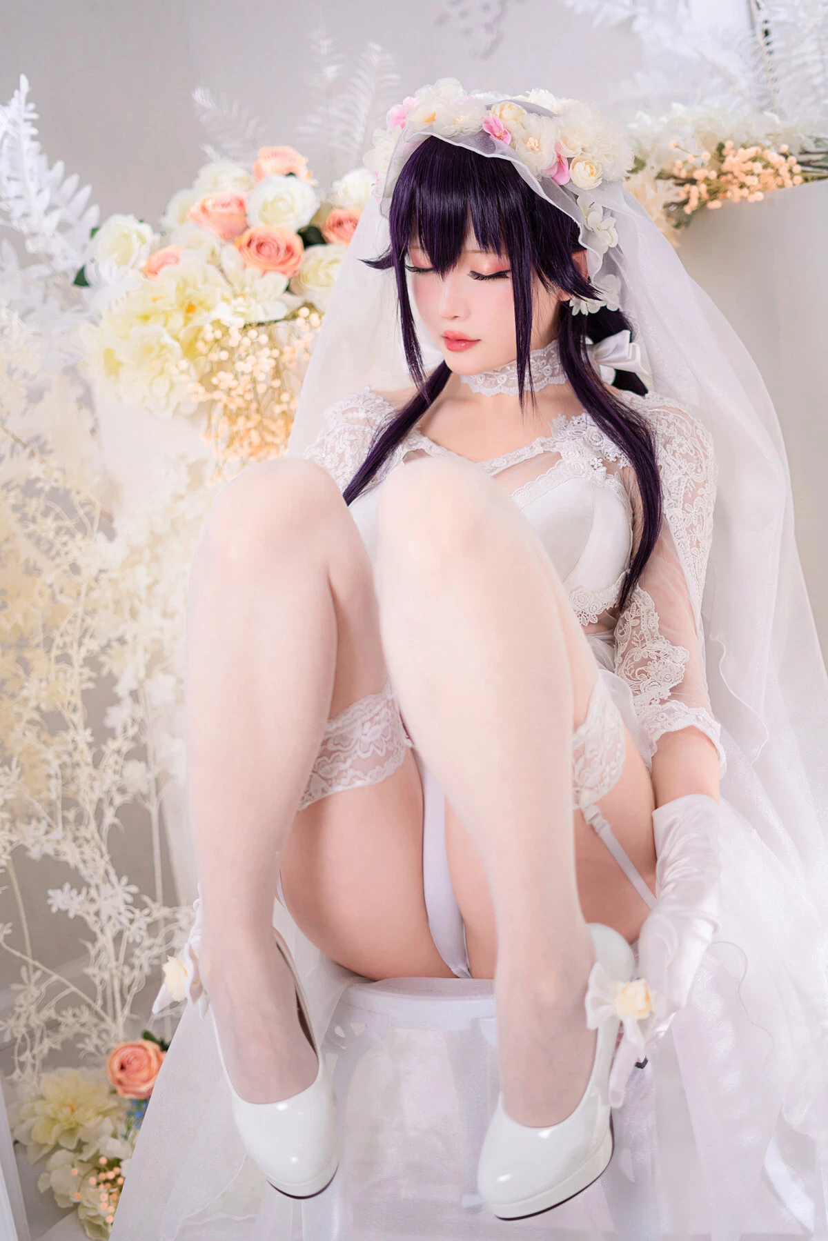 Hoshilily cosplay Azuma trang phục cô dâu trong game Azur Lane